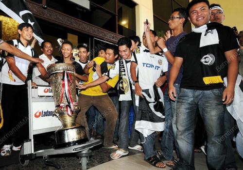 PIALA FA