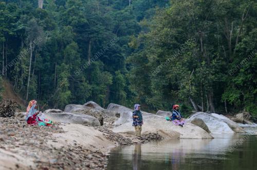 TIGA SAHABAT WARGA EMAS MEMANCING
