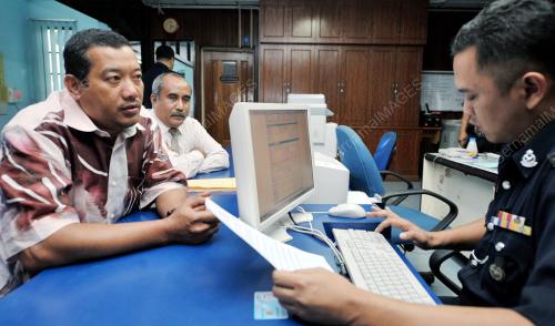 MENTERI BESAR BUAT LAPORAN POLIS