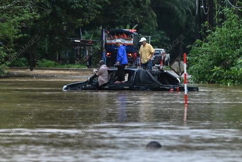 BANJIR KAMPUNG PENGKALAN AJAL