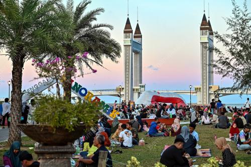 BERBUKA PUASA