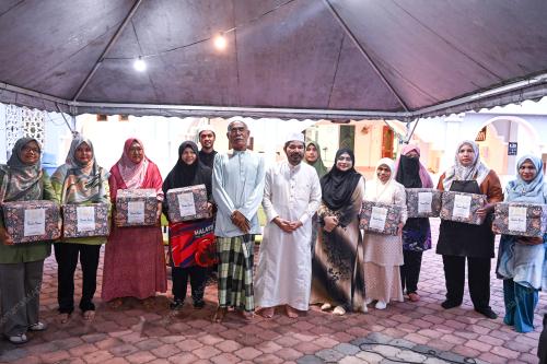 DATUK SERI DR MOHD UZIR MAHIDIN