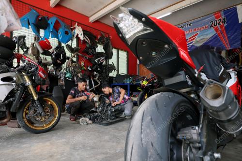 MUHAMMAD SYUKUR KHAMIS