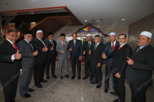 DATUK SERI DR AHMAD SAMSURI MOKHTAR