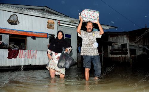 TR09_17112014_MANGSA_BANJIR
