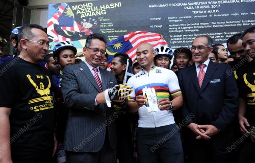 TR09_19042017_AZIZILHASNI_AWANG