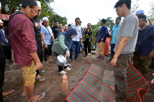 UPACARA PENGKEBUMIAN TOKOH KRAF NEGARA