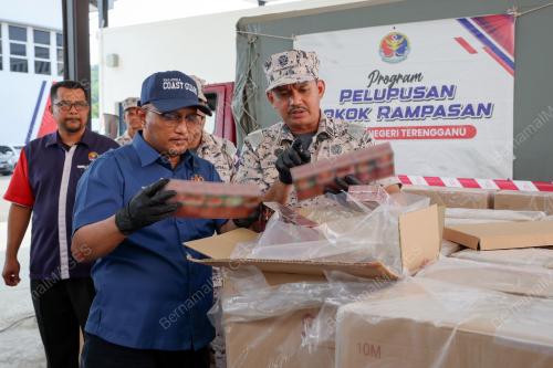 KEPTEN MARITIM MOHD KHAIRULANUAR ABD MAJID