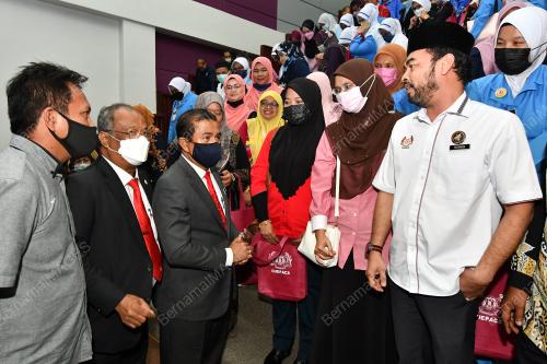 DATUK ADNAN MAT