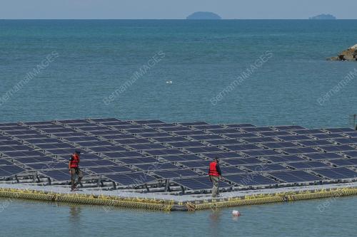 SOLAR TERAPUNG