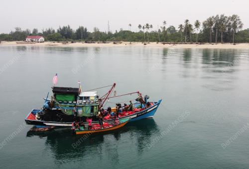 NELAYAN PANTAI CARI REZEKI