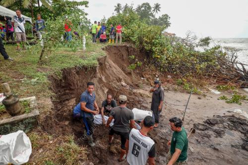 HAKISAN TANAH KUBUR