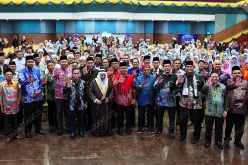 DATUK DR MOHD NA'IM MOKHTAR