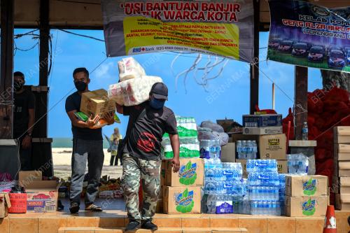 BANTUAN KEPADA MANGSA BANJIR