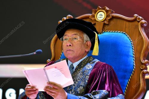 DATUK SERI MAHDZIR KHALID