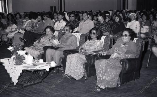 HARI WANITA