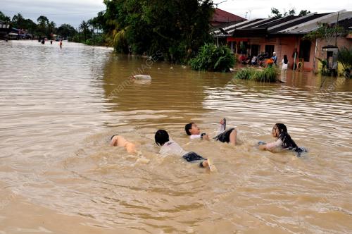 TR09_27022013_BANJIR