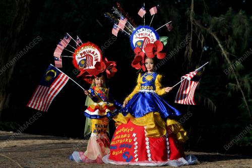 PAKAIAN JALUR GEMILANG