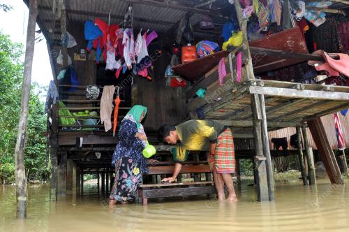 TR09_28112017_BANJIR_SETIU