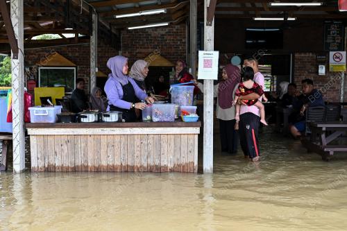 KEDAI MAKAN BANJIR