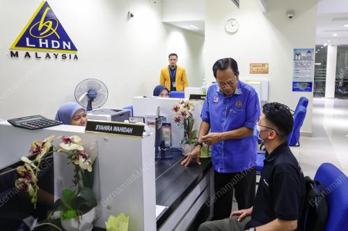 DATUK SERI AHMAD MASLAN
