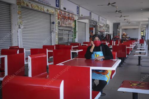 SUASANA LENGANG MEDAN SELERA BATU BURUK 3