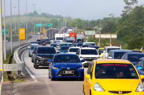 ALIRAN TRAFIK LEBUHRAYA PANTAI TIMUR 2
