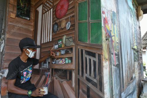 LUKISAN MURAL RUMAH KAYU KLASIK