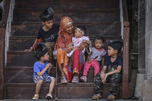KETIBAAN ANAK PERANTAU DI KAMPUNG