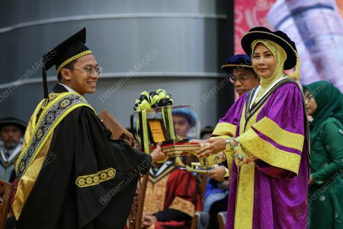 SULTANAH NUR ZAHIRAH
