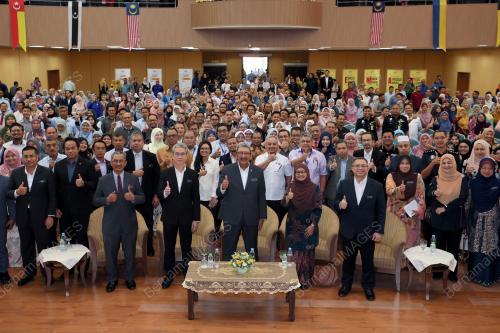 TAN SRI WAN AHMAD DAHLAN ABDUL AZIZ