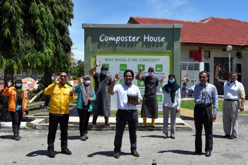 INSTEP HASILKAN BAJA KOMPOS
