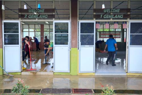 BERSIH SEKOLAH BANJIR