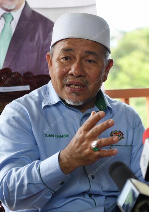 DATUK SERI TUAN IBRAHIM TUAN MAN