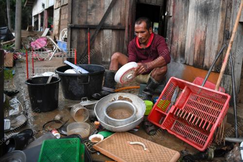 BERSIH RUMAH SELEPAS BANJIR