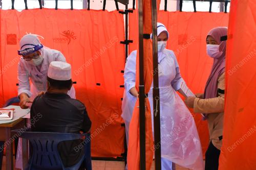 PROGRAM OUTREACH VAKSIN PENDUDUK PEDALAMAN