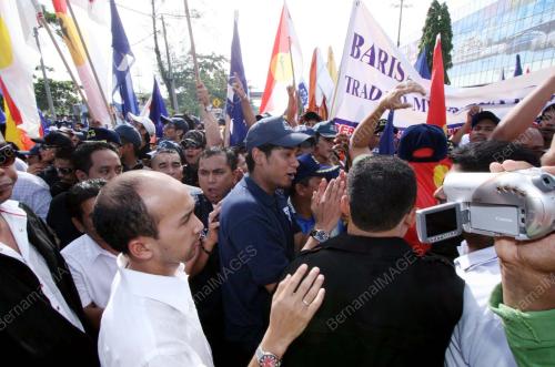PENAMAAN CALON