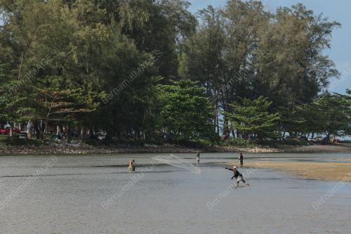 MENJALA IKAN