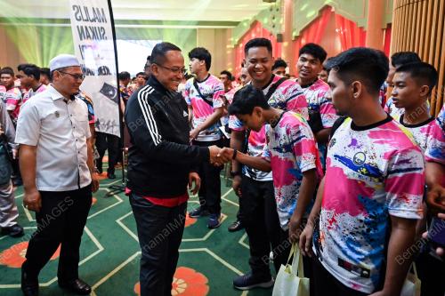 DATUK SERI DR AHMAD SAMSURI MOKHTAR
