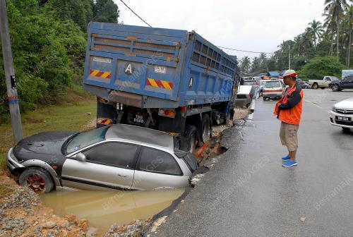 TR10_08122013_BANJIR_KENDERAA