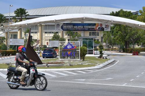 UNIVERSITI MALAYSIA TERENGGANU