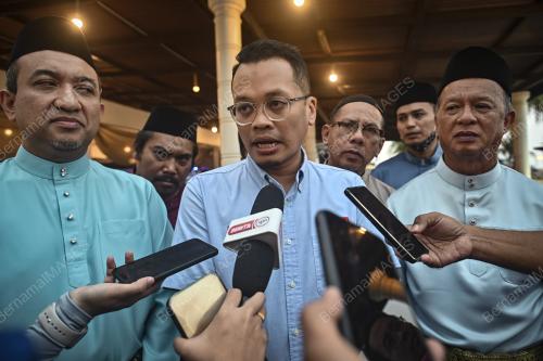NIK NAZMI NIK AHMAD
