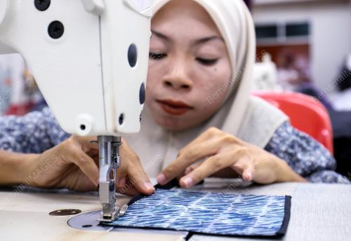 OKU HASILKAN PRODUK BATIK