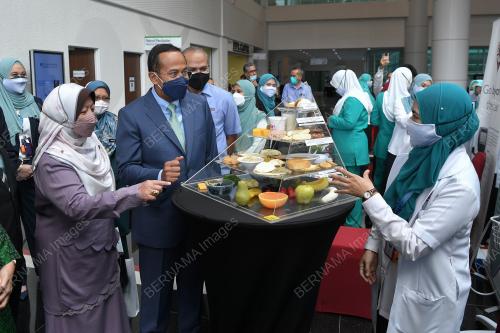 DATUK SERI DR AHMAD SAMSURI MOKHTAR