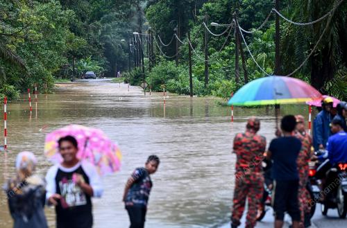 BANJIR KAMPUNG PENGKALAN AJAL