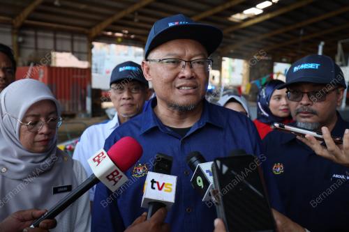 DATUK ADNAN HUSSAIN