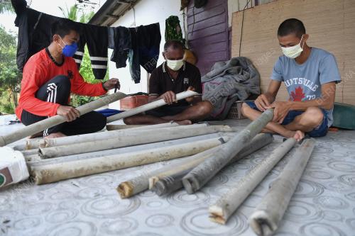 REZEKI MENCARI BELUT MUSIM TENGKUJUH
