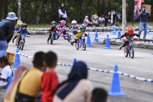 PERLUMBAAN PUSH BIKE