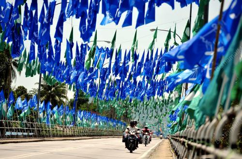 TR10_18042013_BENDERA