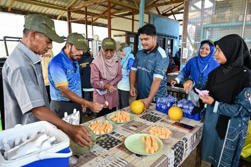 DATUK SERI DR MOHD UZIR MAHIDIN